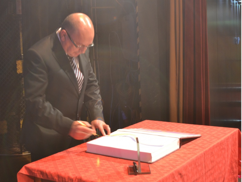 SLÁVNOSTNÉ ODOVZDÁVANIE VEREJNÝCH UZNANÍ