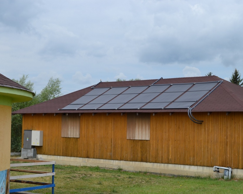 Vodu v bazénoch ohrievajú slnečné kolektory