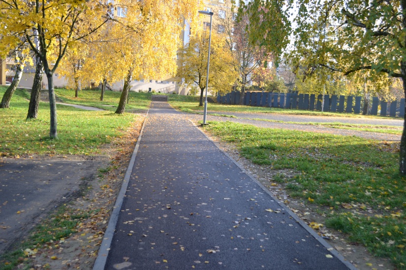 Chodník pri Základnej škole Sídlisko II. po zrealizovaní opravy