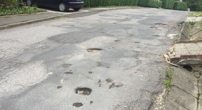 Cesta na Dubníku pred opravou