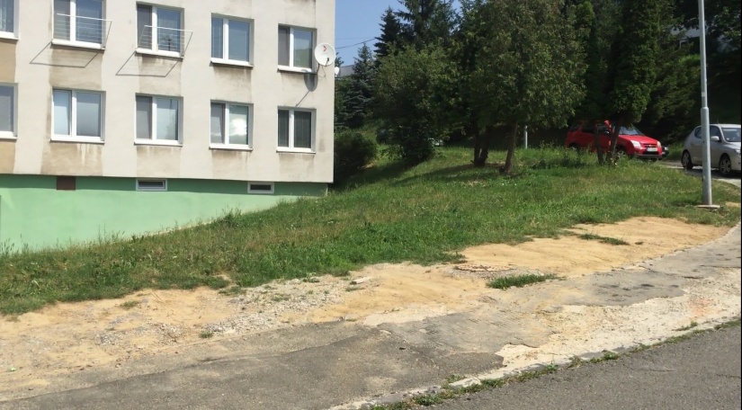 Plocha na Sídlisku 1. mája vedľa BD G pred úpravou