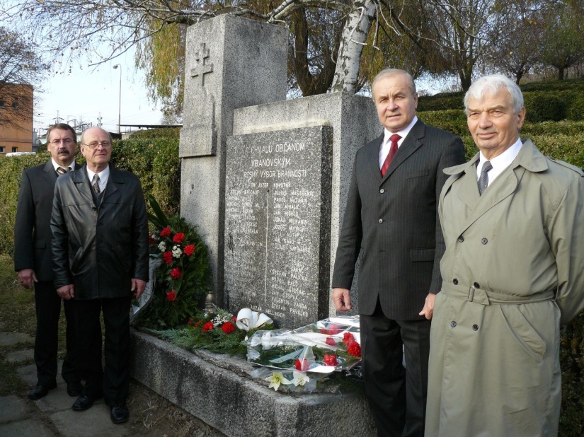 Uctenie pamiatky pri Pamätníku padlým v 1. svetovej vojne na hlavnom mestskom cintoríne