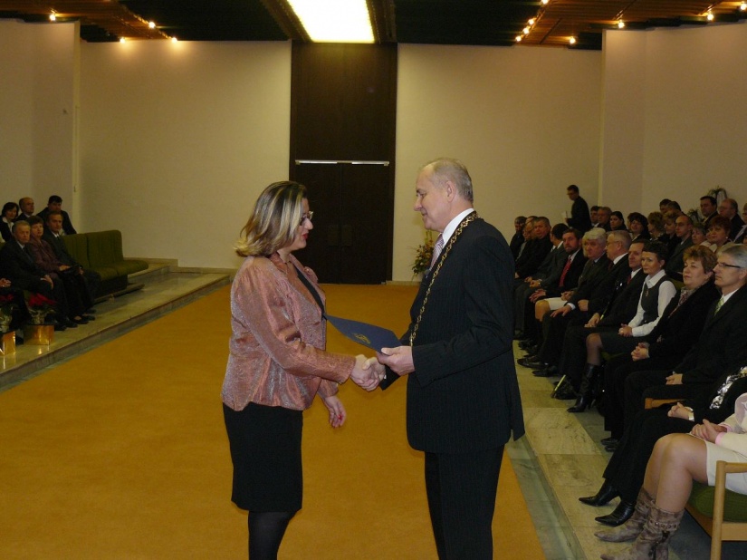 Ocenenie preberá Anna Maťašová