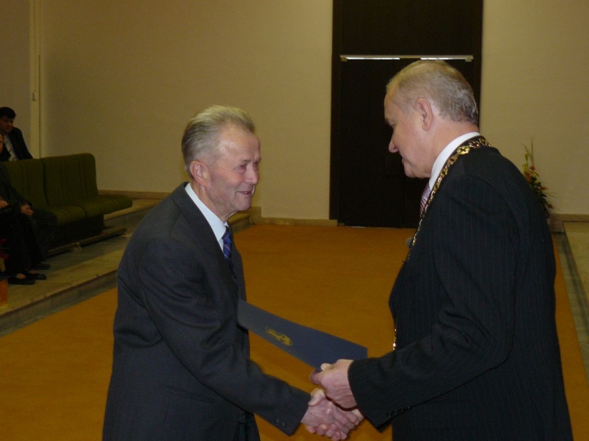 Ocenenie preberá Pavol Nemčík