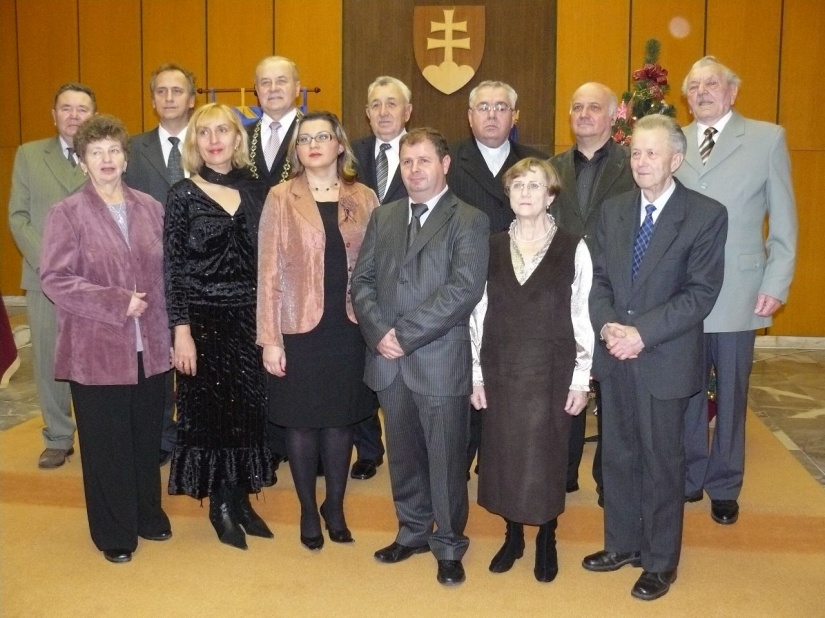 Spoločná fotografia ocenených s primátorom mesta
