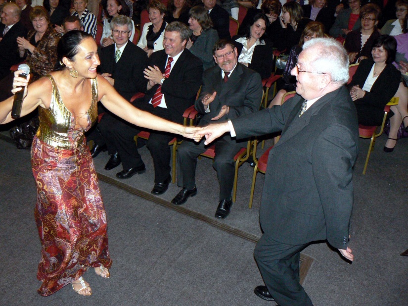 ... a vyzvala do tanca pána PaedDr. Štefana Orola