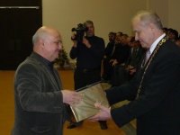 Ocenenie preberá MUDr. Miroslav Hlivák