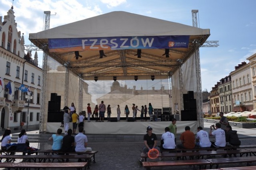 Rzeszow -rynek -pódium