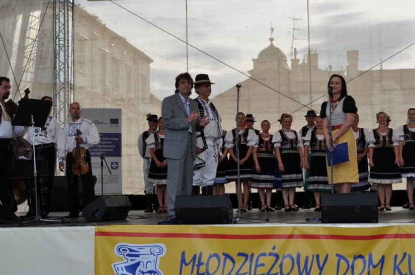 Rzeszow -rynek- koncert folklórneho súboru Orgonina