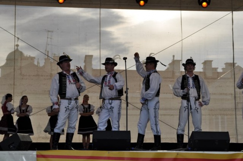 Rzeszow -rynek- koncert folklórneho súboru Orgonina