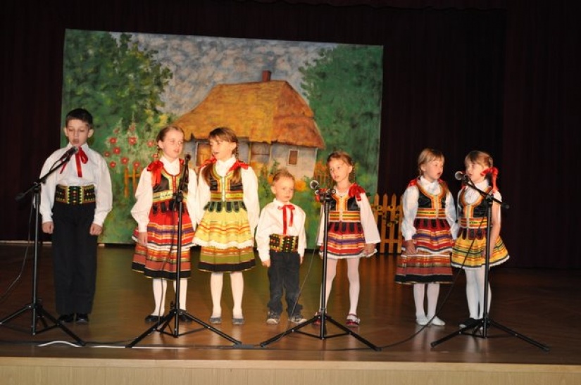Rzeszow - MDK- vystúpenie domáceho detského súboru
