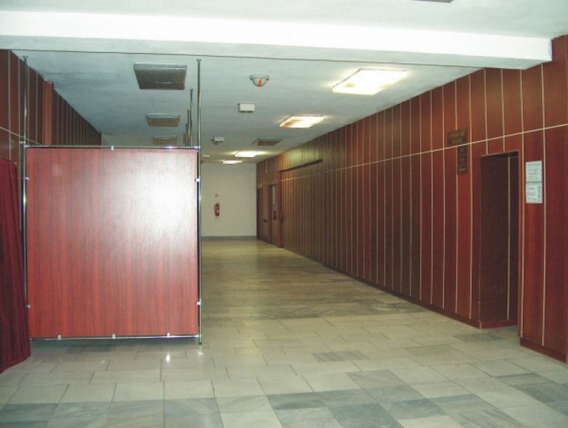 Dom kultúry - foyer vľavo pred modernizáciou