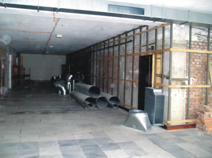 Dom kultúry - foyer vľavo stavebná činnosť