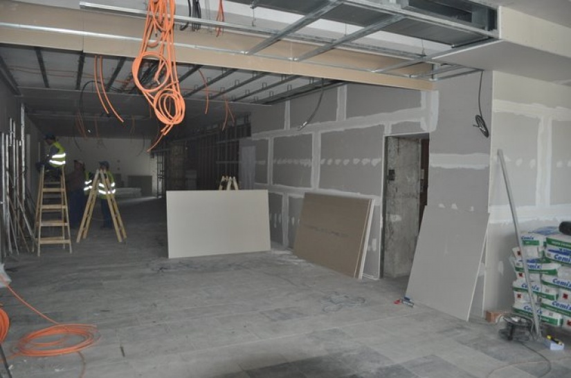 Dom kultúry - foyer vľavo stavebná činnosť