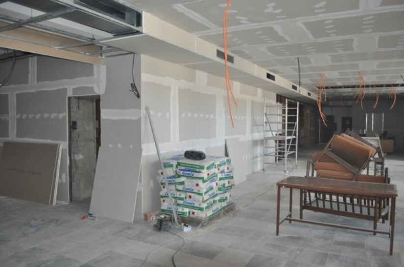 Dom kultúry - foyer vpravo počas obnovy