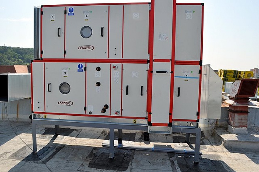 Dom kultúry - inštalácia klimatizačných jednotiek na streche