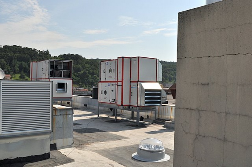 Dom kultúry - inštalácia klimatizačných jednotiek na streche