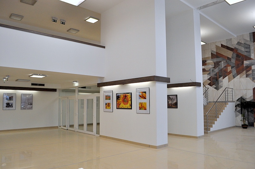 Galéria vo foyery DK