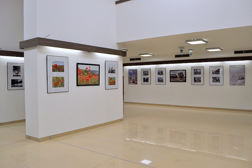 Galéria vo foyery DK