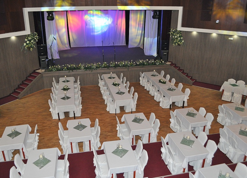 Estrádna sála DK- slávnostná úprava