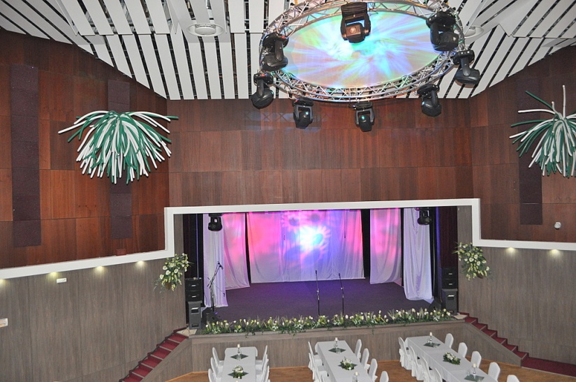 Estrádna sála DK- kabaretná úprava