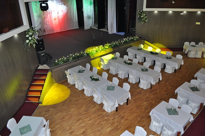 Estrádna sála DK- slávnostná úprava