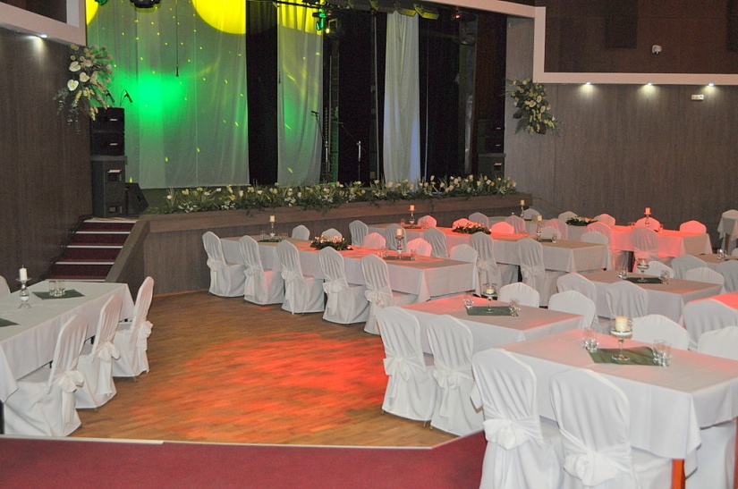 Estrádna sála DK- slávnostná úprava