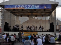 Rzeszow -rynek- koncert folklórneho súboru Orgonina